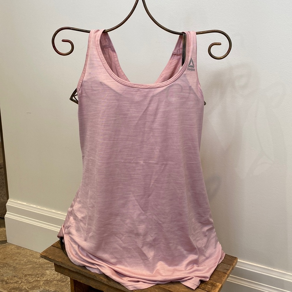 🆕 Reebok Women’s Slim Moisture Management Tank Top in Size Small.